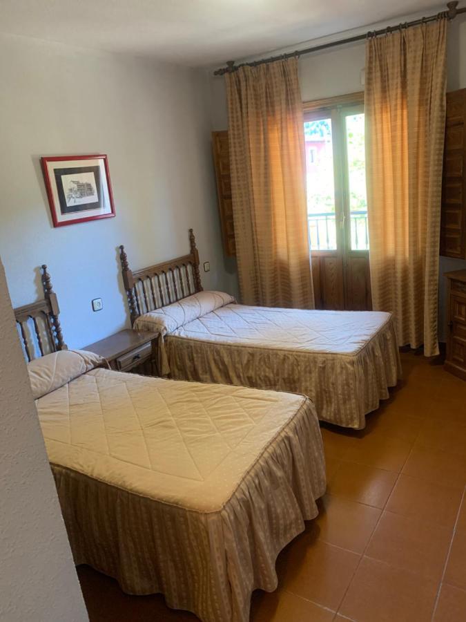 Hotel Restaurante Rio Cuervo Vega del Cadorno Luaran gambar