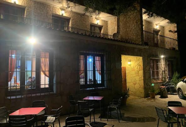 Hotel Restaurante Rio Cuervo Vega del Cadorno Luaran gambar