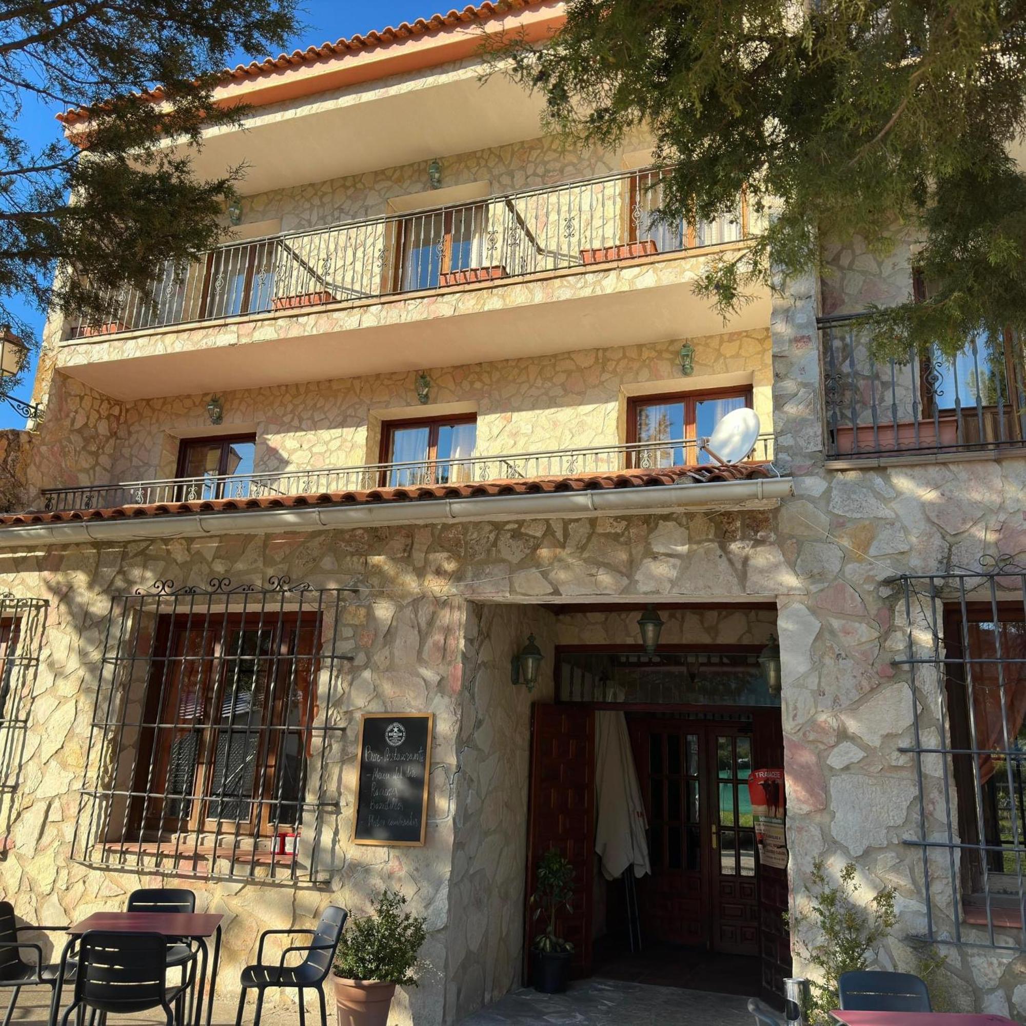 Hotel Restaurante Rio Cuervo Vega del Cadorno Luaran gambar