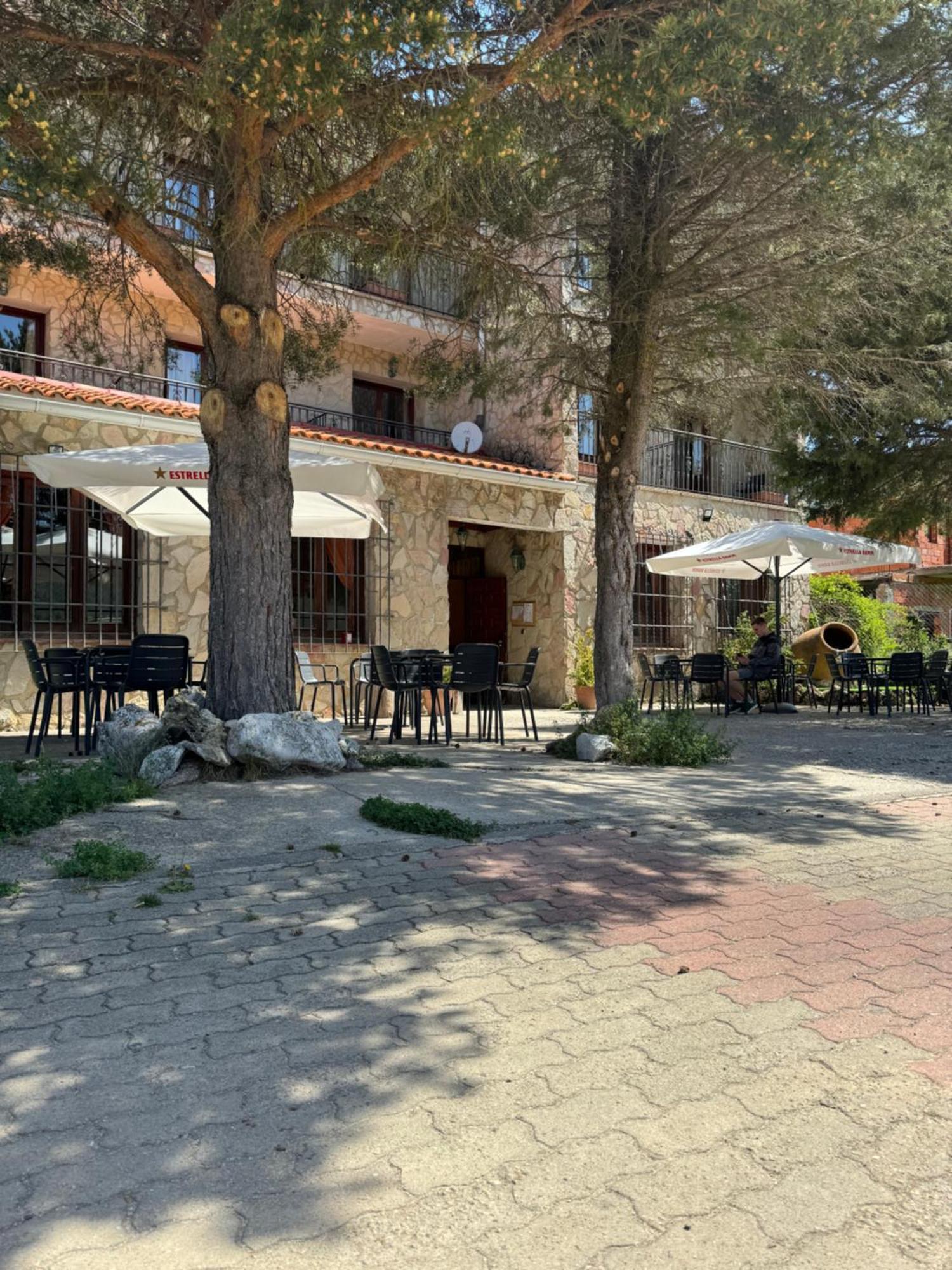 Hotel Restaurante Rio Cuervo Vega del Cadorno Luaran gambar