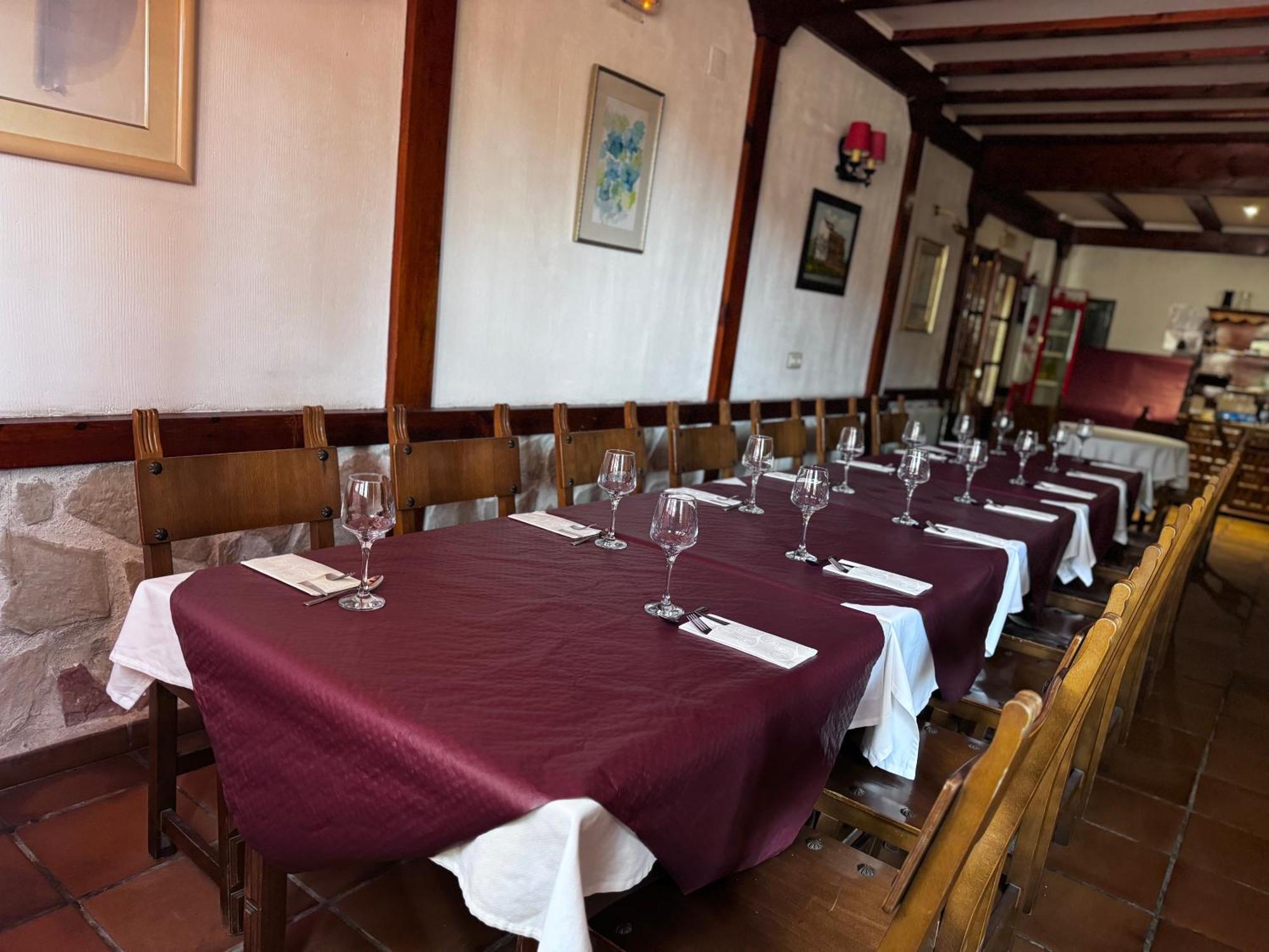 Hotel Restaurante Rio Cuervo Vega del Cadorno Luaran gambar