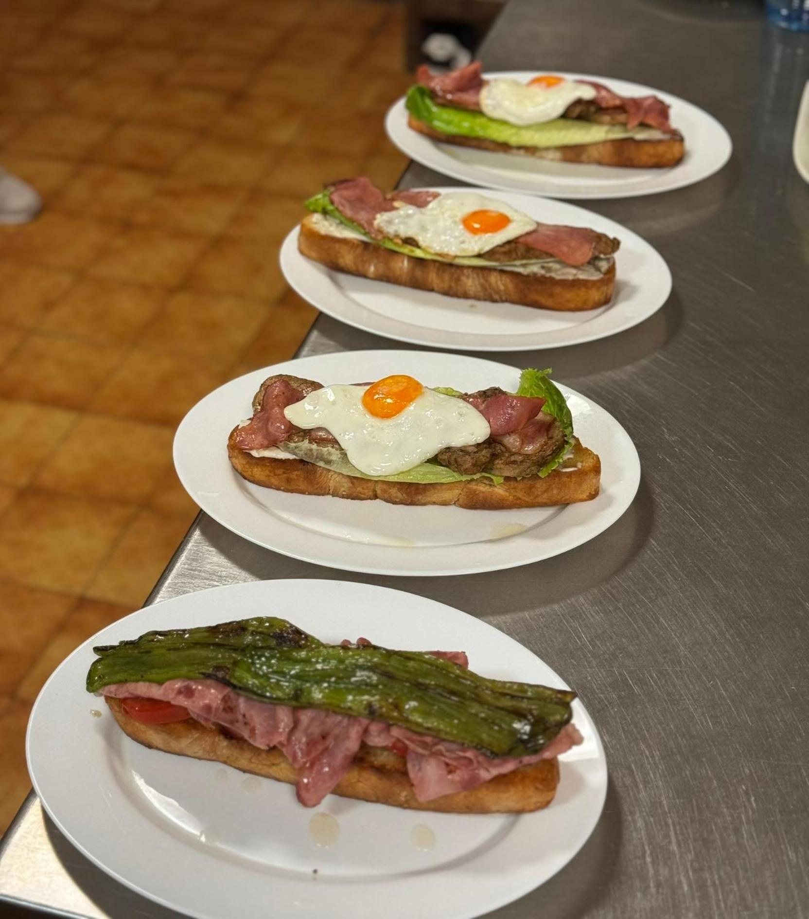 Hotel Restaurante Rio Cuervo Vega del Cadorno Luaran gambar