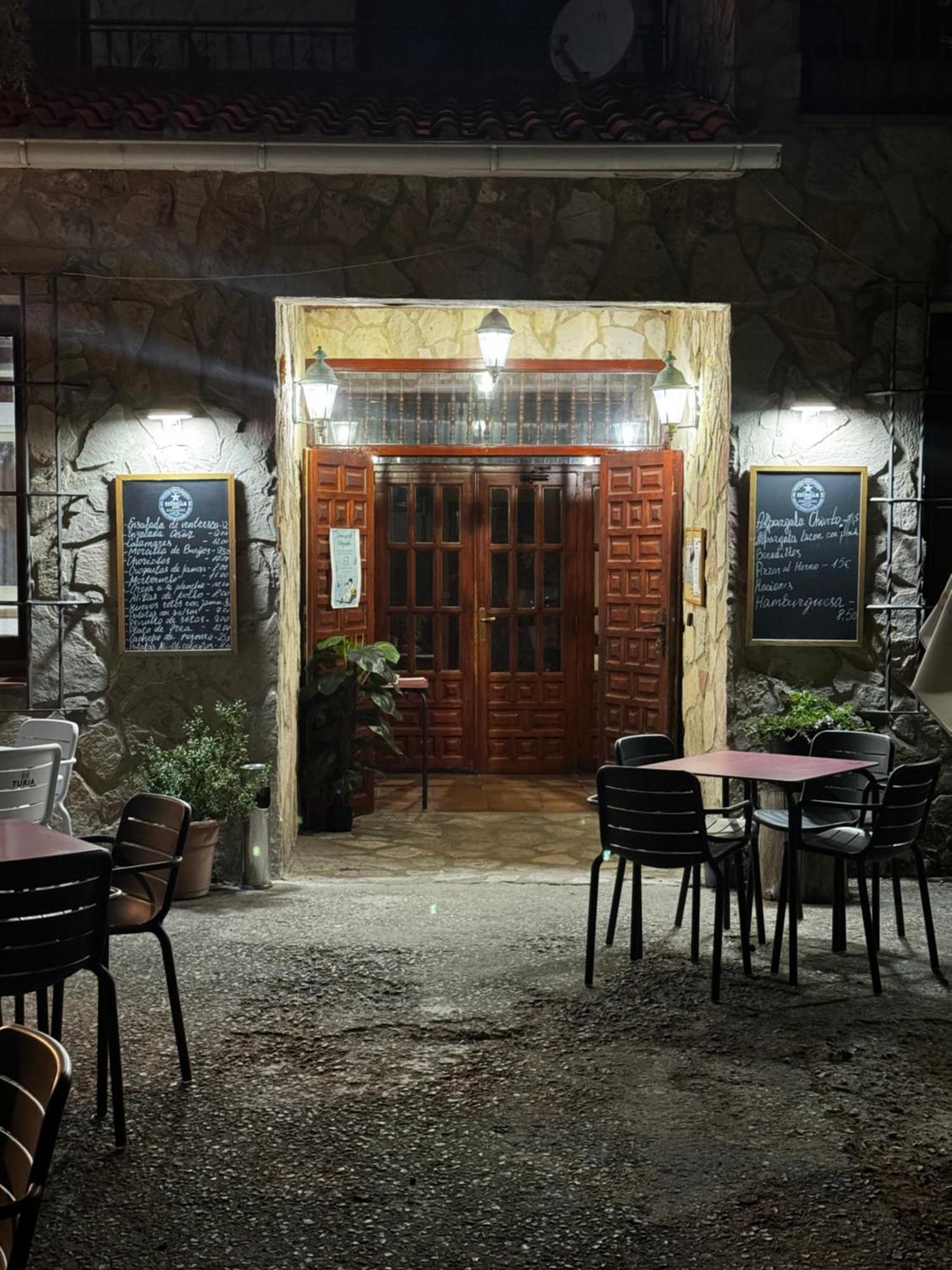 Hotel Restaurante Rio Cuervo Vega del Cadorno Luaran gambar