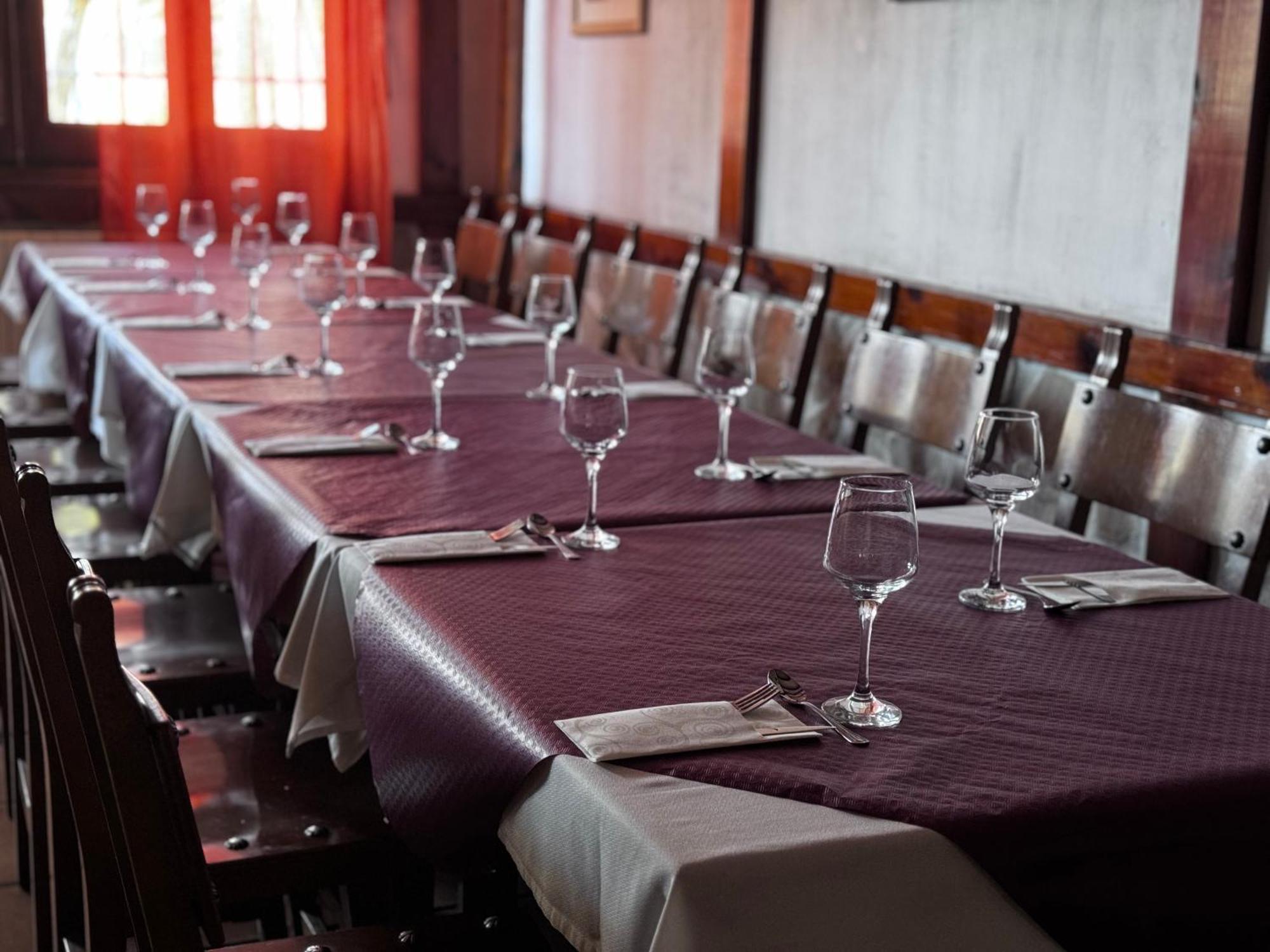Hotel Restaurante Rio Cuervo Vega del Cadorno Luaran gambar
