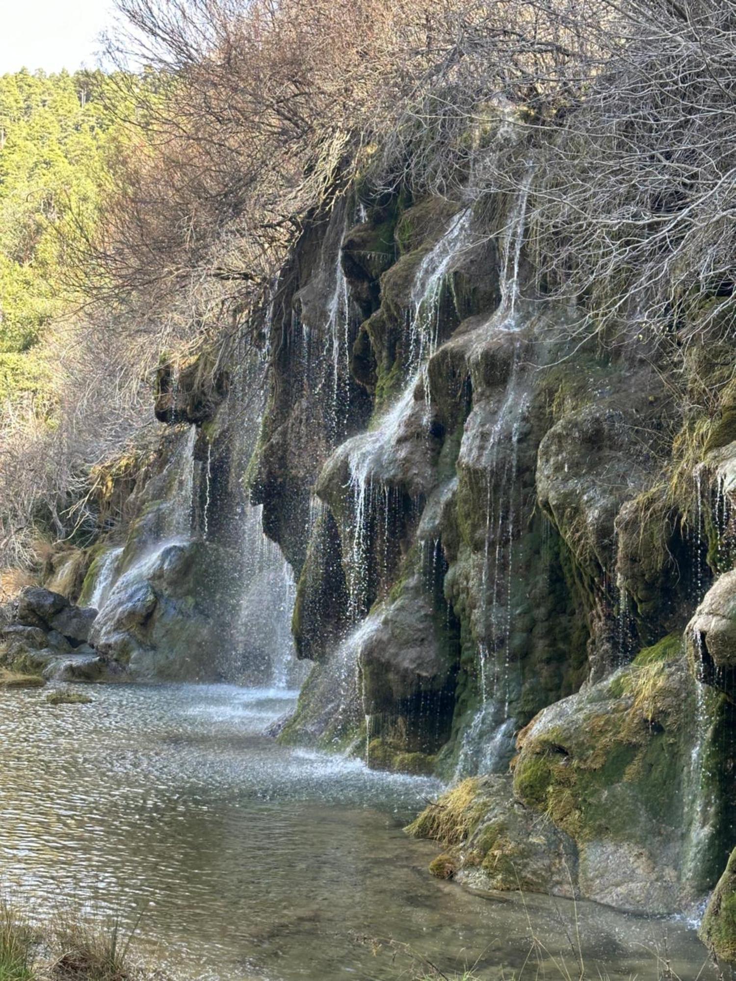 Hotel Restaurante Rio Cuervo Vega del Cadorno Luaran gambar