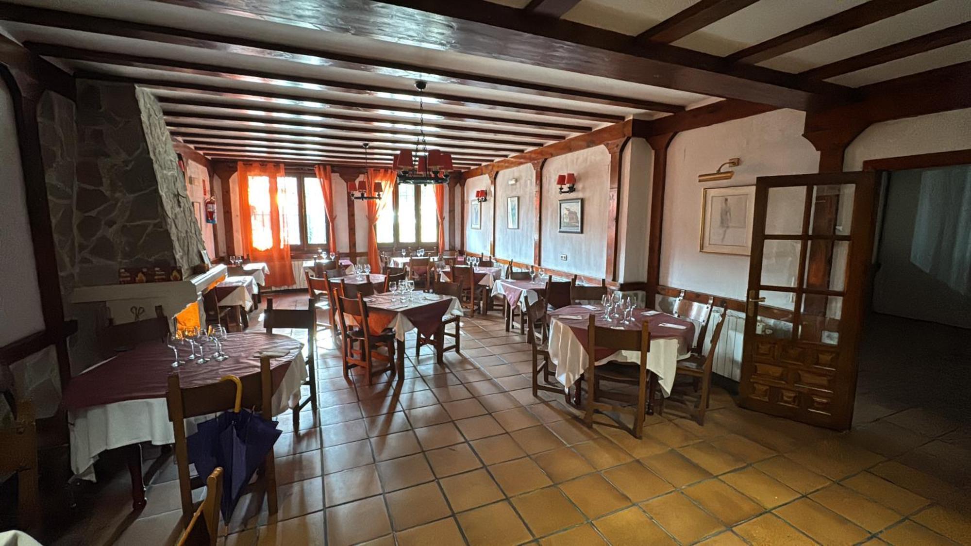 Hotel Restaurante Rio Cuervo Vega del Cadorno Luaran gambar