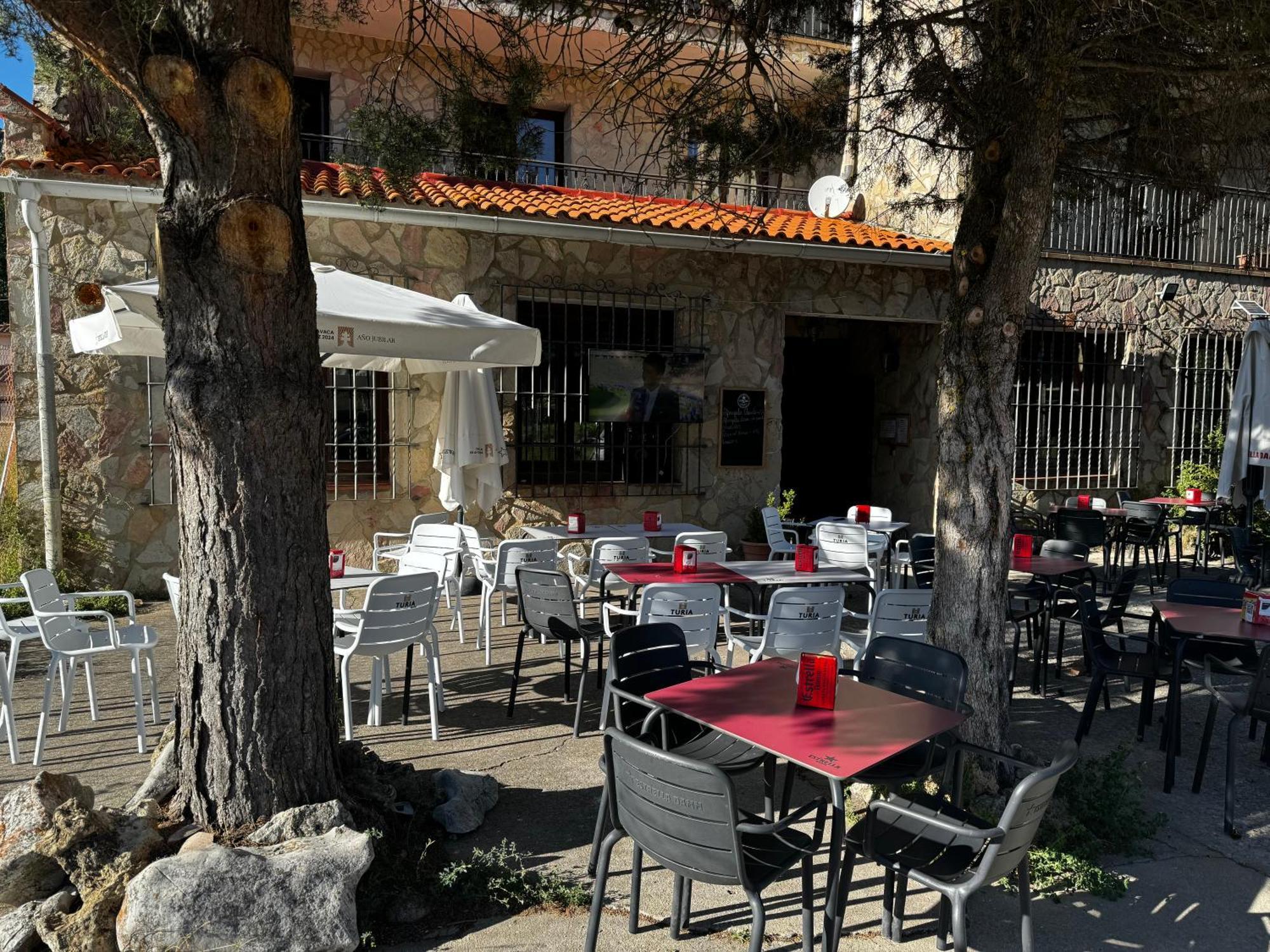 Hotel Restaurante Rio Cuervo Vega del Cadorno Luaran gambar