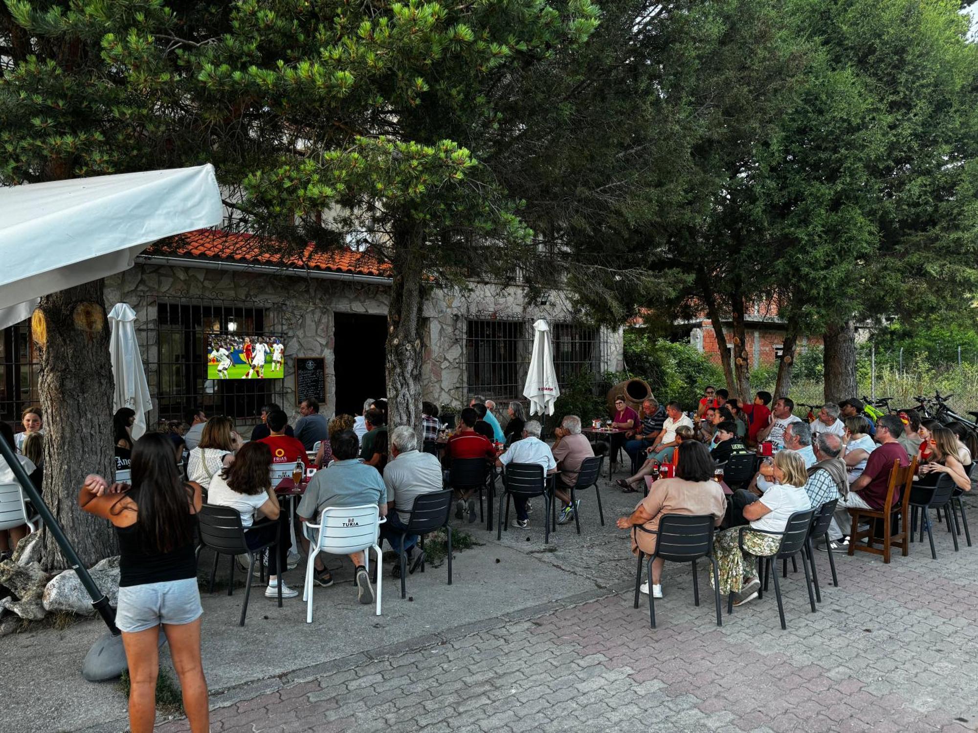Hotel Restaurante Rio Cuervo Vega del Cadorno Luaran gambar